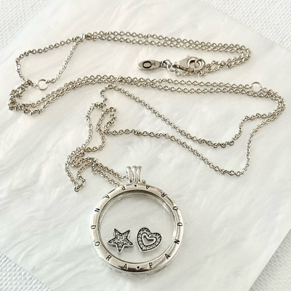 Retired Pandora Petite Memories Large Floating Locket & 2 Petite Charms - Picture 5 of 16